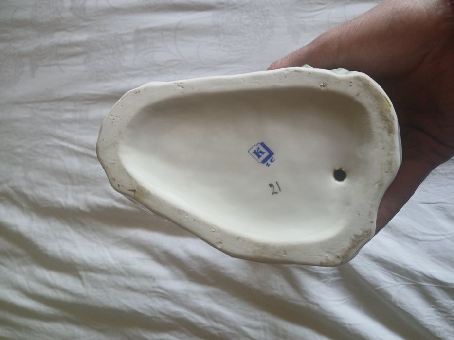 Статуєтка зромашкою девушка бу