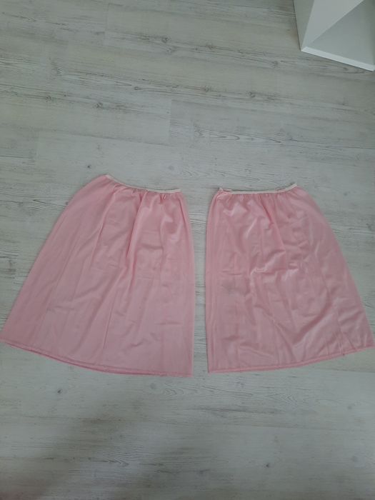 Spodnica cienka przewiewna , można zakładac pod przezroczystą spodnicę