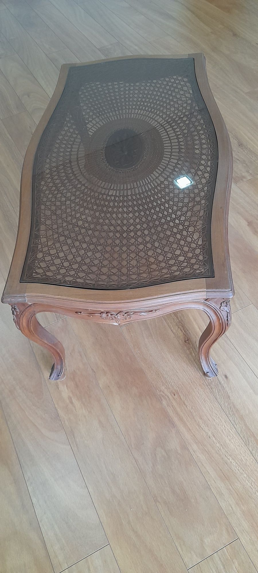Mesa sala de estar em castanho