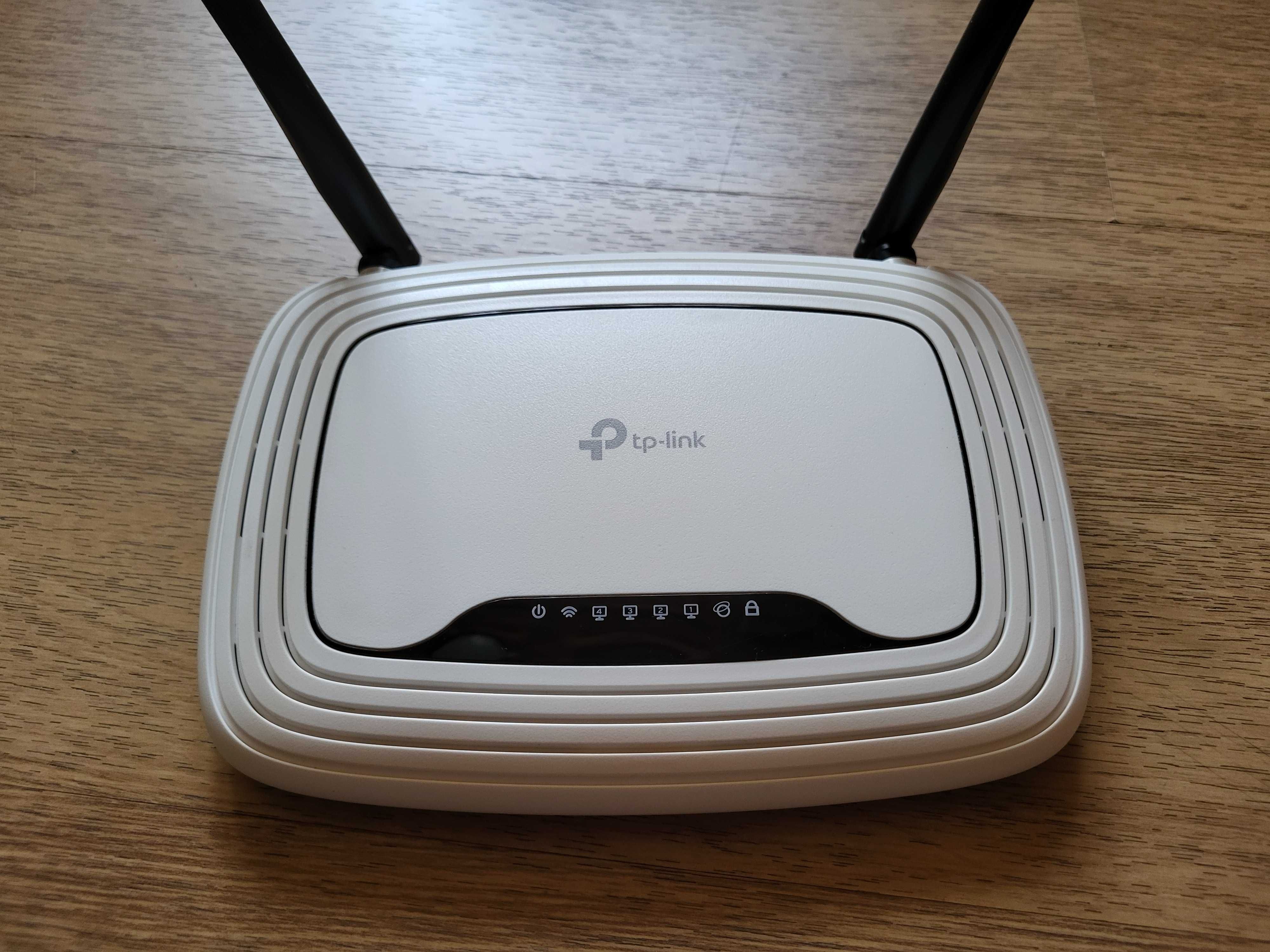 TP- Link WR841N Router
