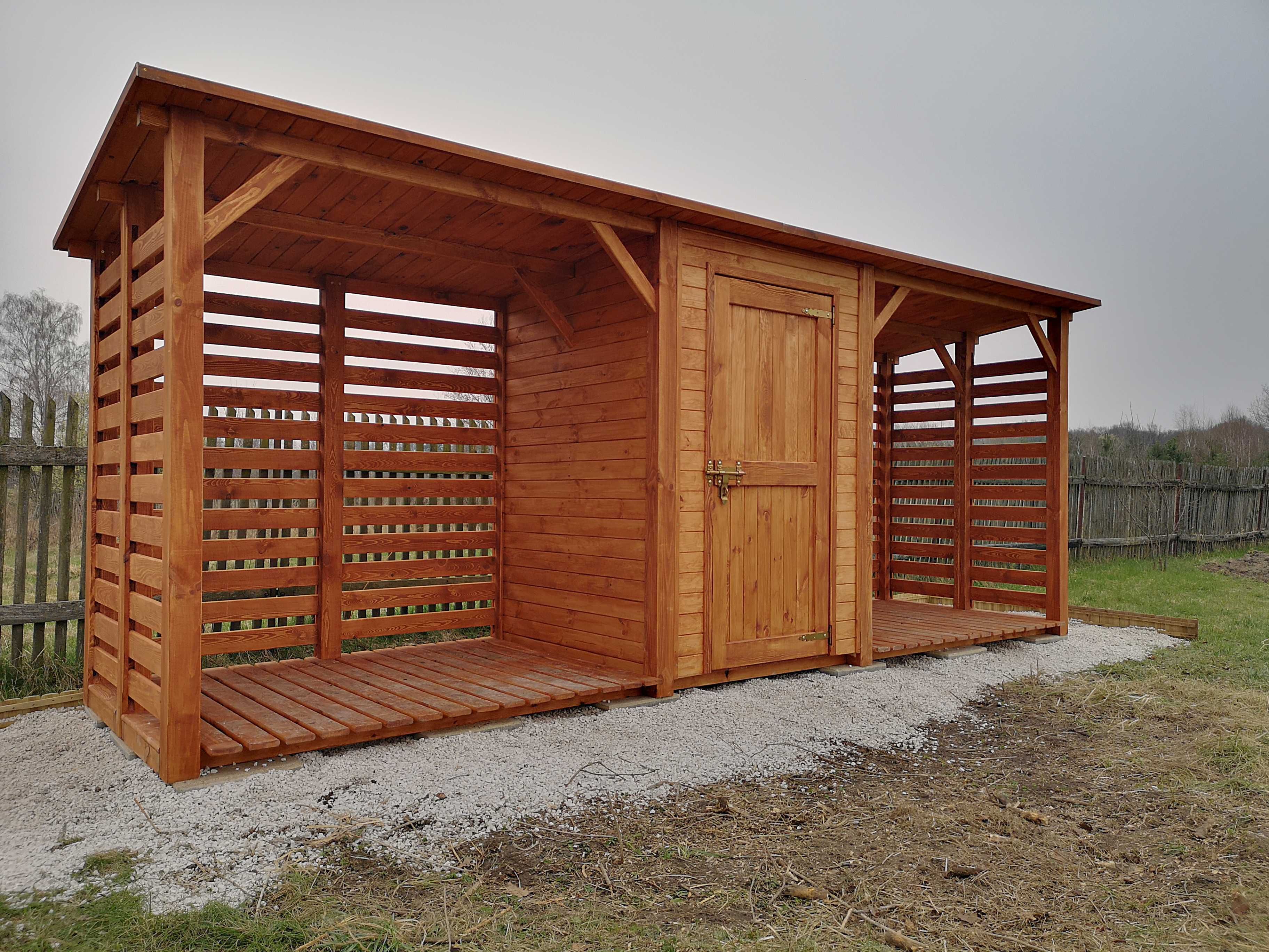 Drewutnia 2 x1,5m + domek 1,5 x 1,5m + drewutnia 2 x 1,5m