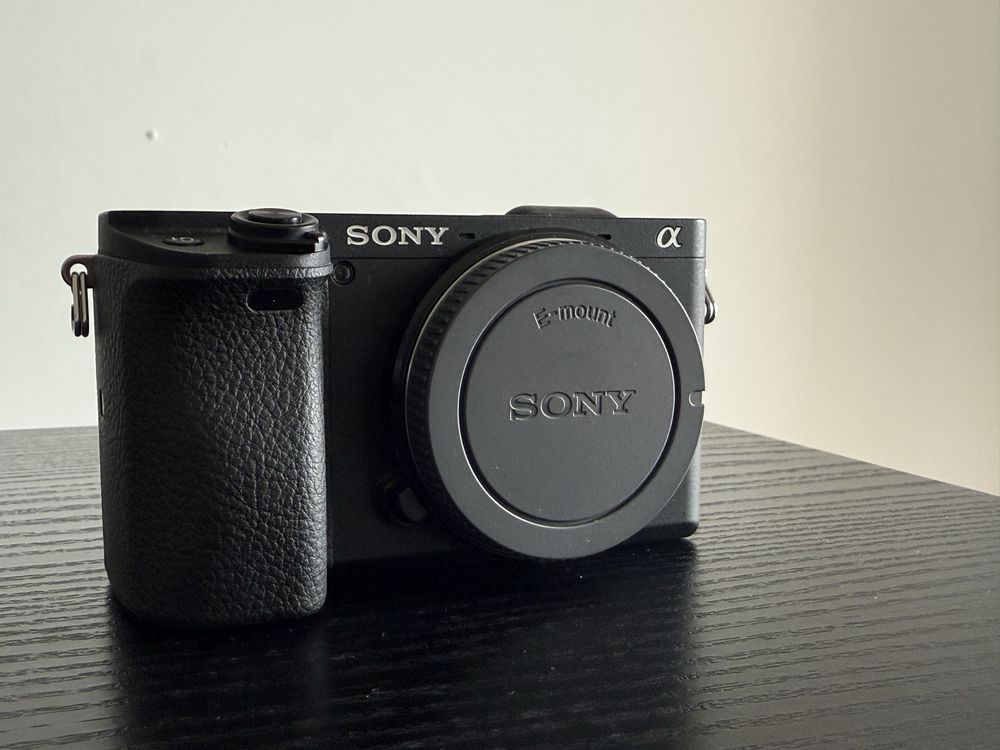 Câmara Sony Alpha A6400 com 3 Baterias