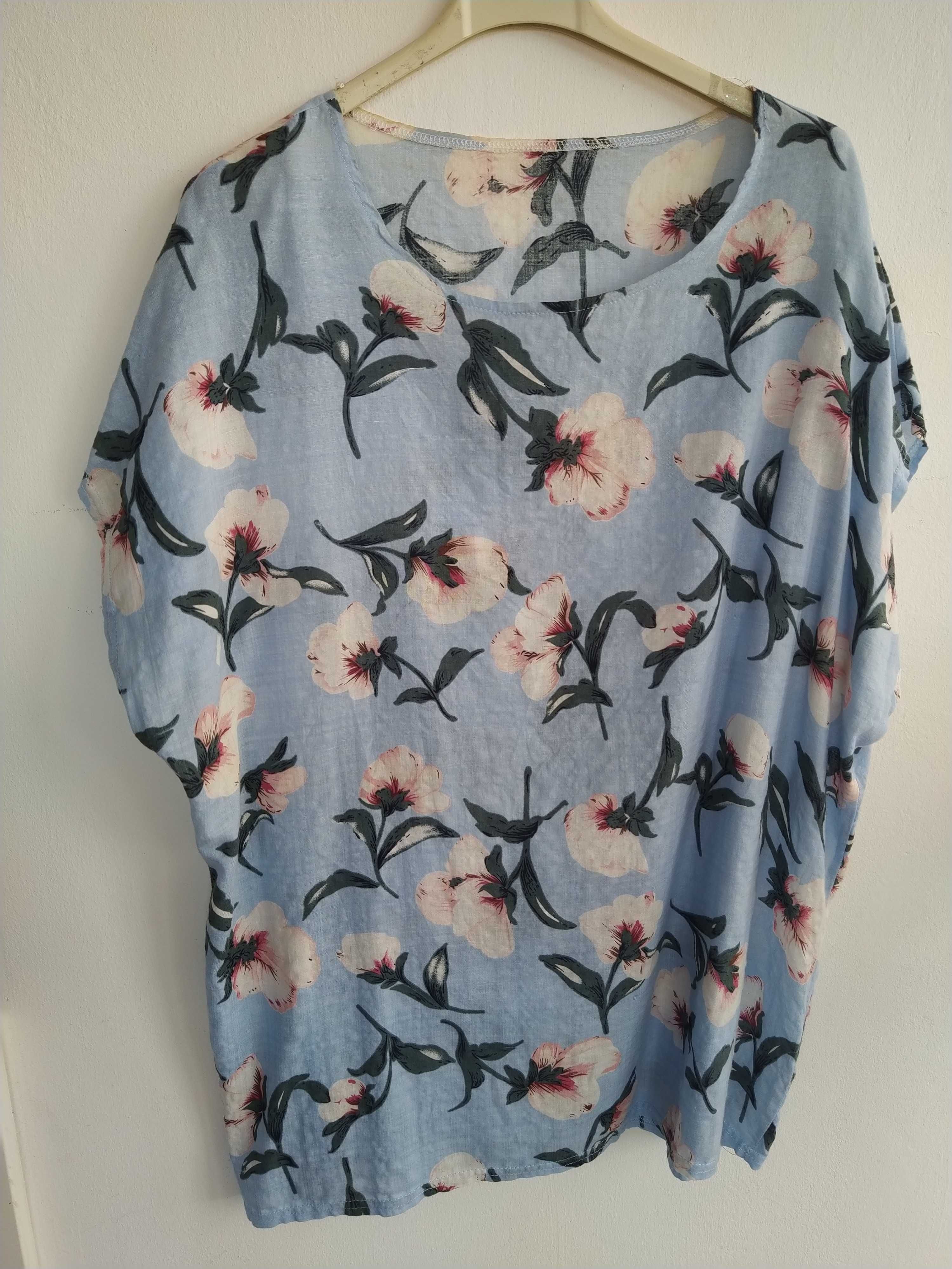 Blusa azul clara com flores - Tamanho XL/XXL