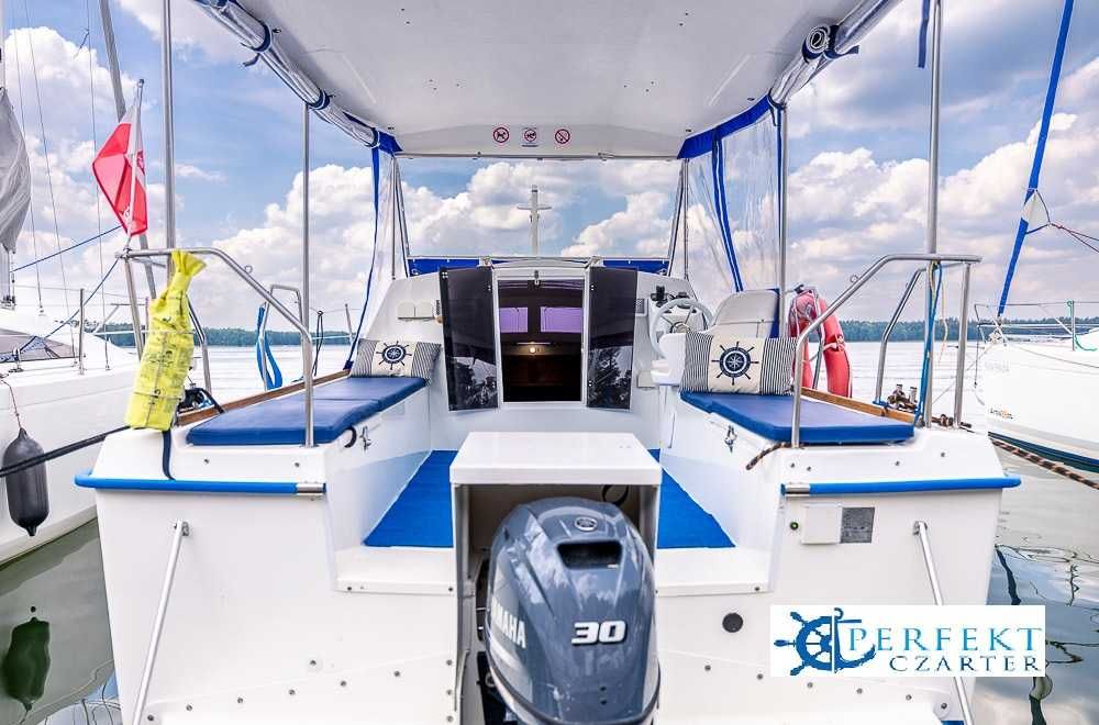 Czarter Jacht motorowy hauseboat wynajem łodzi Mazury BEZ PATENTU