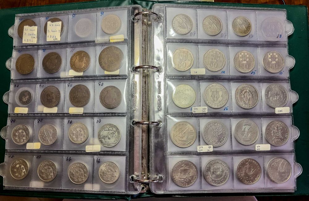 Coleção de cerca de 470 moedas - maioria de Portugal, 24 de prata