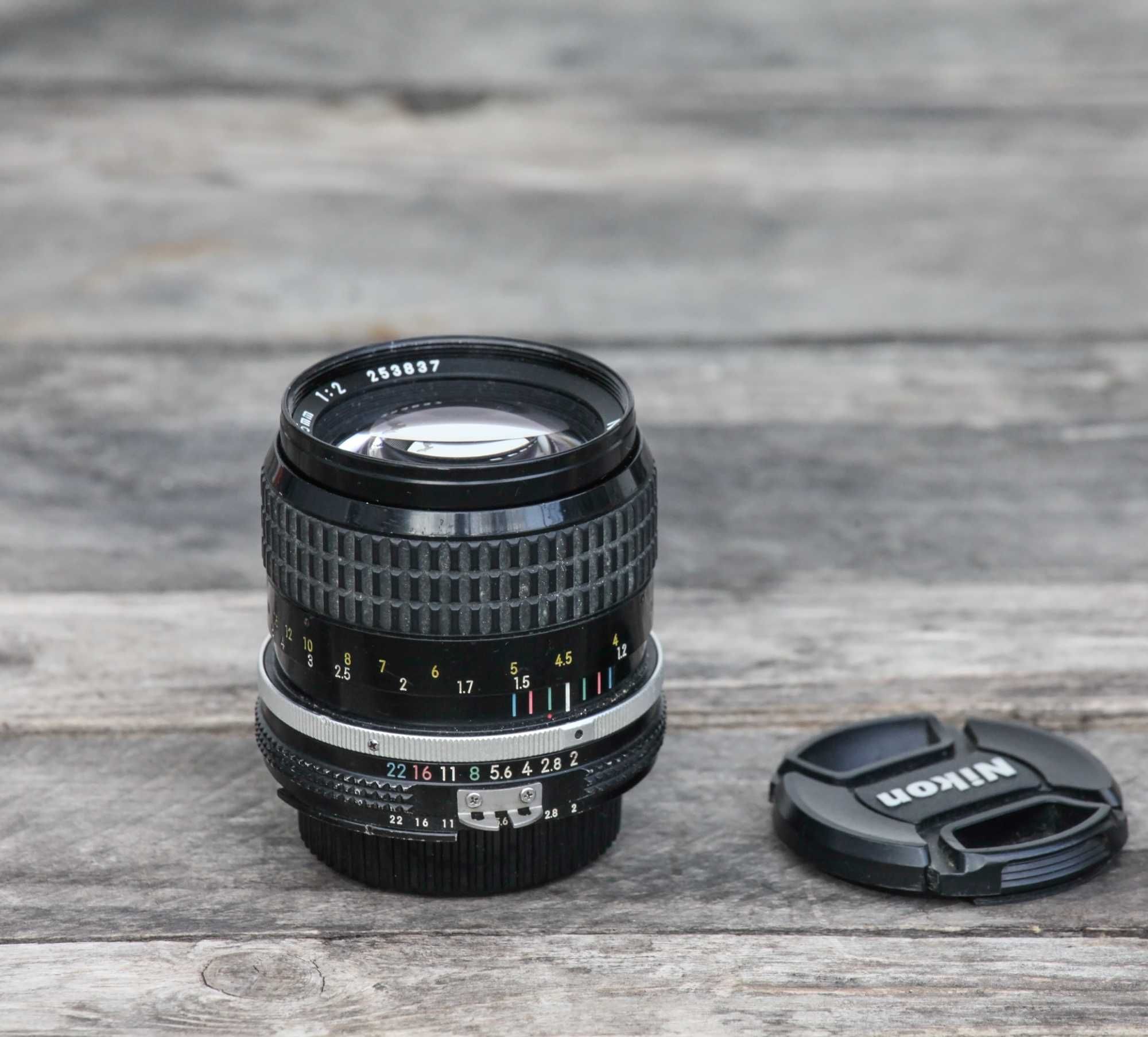 Nikon Nikkor 85mm F: 2