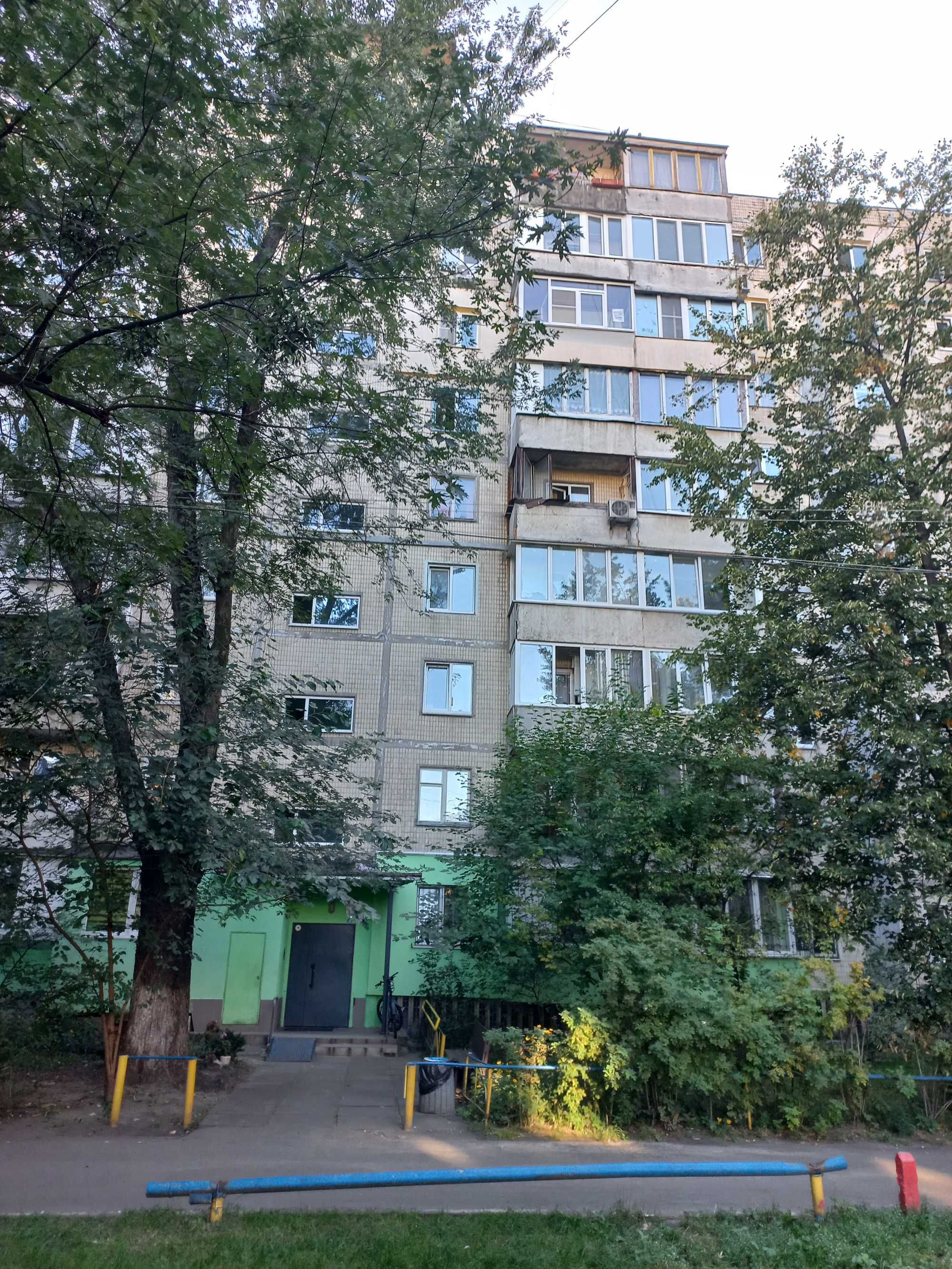 Аренда 3 ком,Лесной, Ореста Левицкого 13 (Курчатова),метро Лисовая