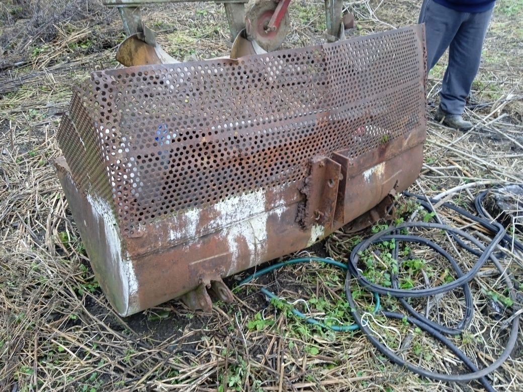 Плуг 3-35 та ківш на навіску