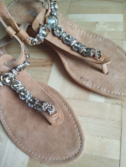 Sandały japonki na koturnie