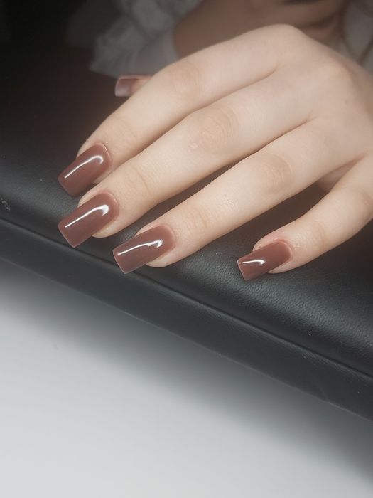 Манікюр, нарощення та покриття нігтів