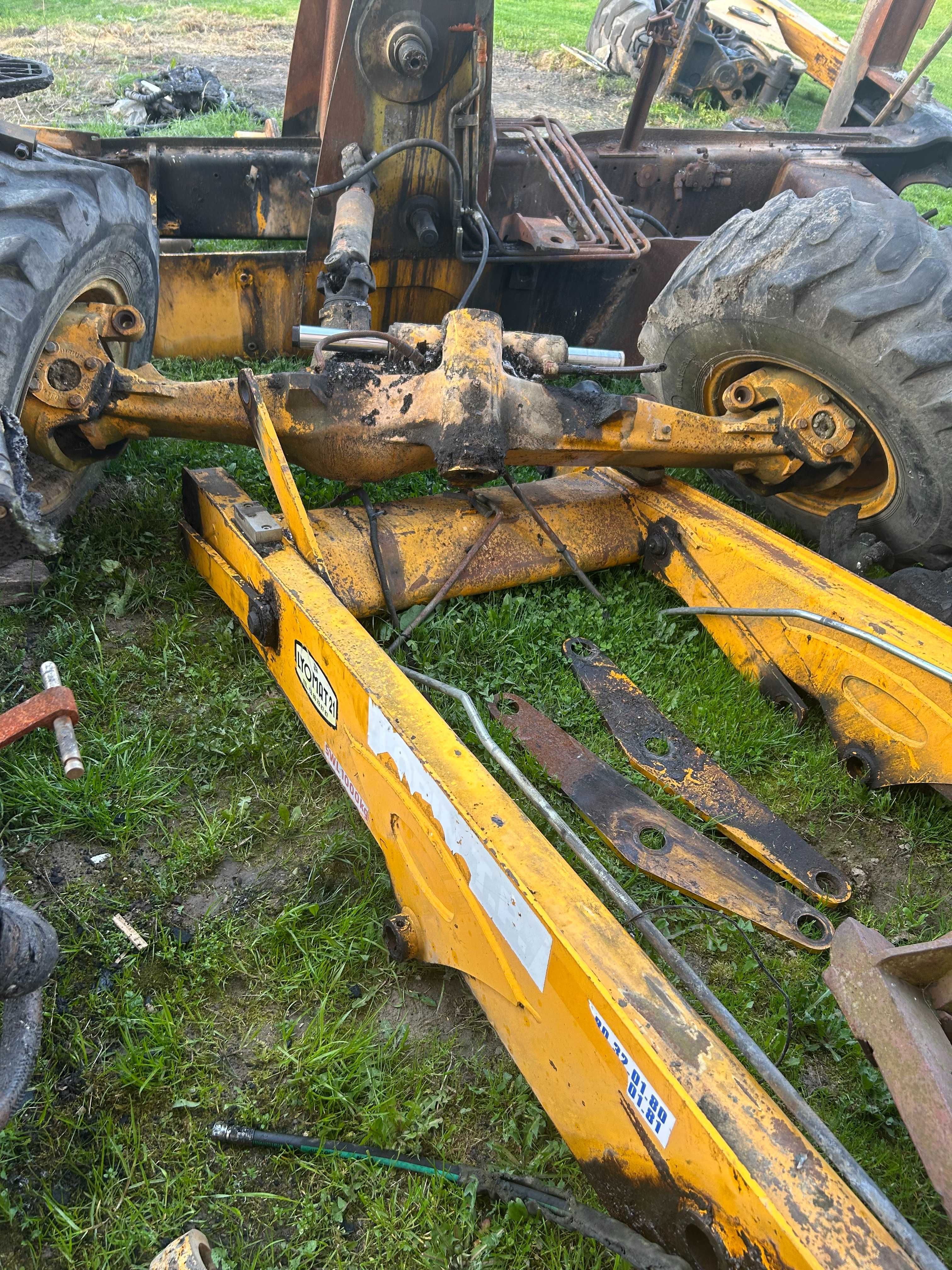 Części do JCB 3CX 2004r mosty, skrzynia, rama, kabina, ramie przód