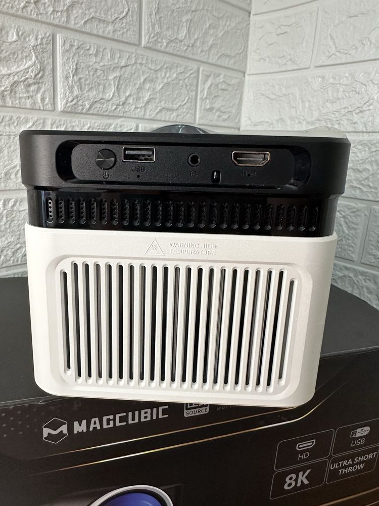 Проєктор Magcubic HY450 Ultra Short Throw 8K Support