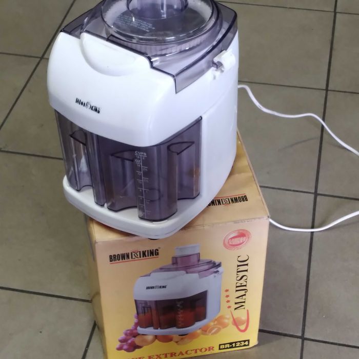 Sprawna sokowirówka na części - brak zaczepu i popychacza / Polecam