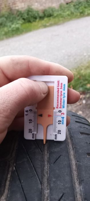 Шини Goodyear 165/70 R- 14 с (вантажні)

 165 / 75 R- 14 с (вантажні