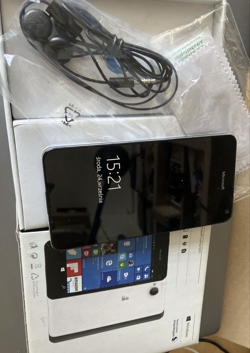 Microsoft Lumia 650 box