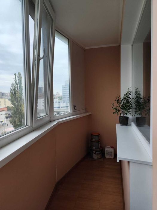 Продам гостинку 29м.кв.,метро Деміївська   48000$