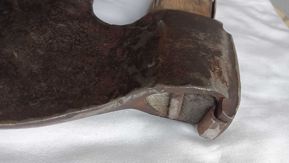 Stary ciężki topór masarski