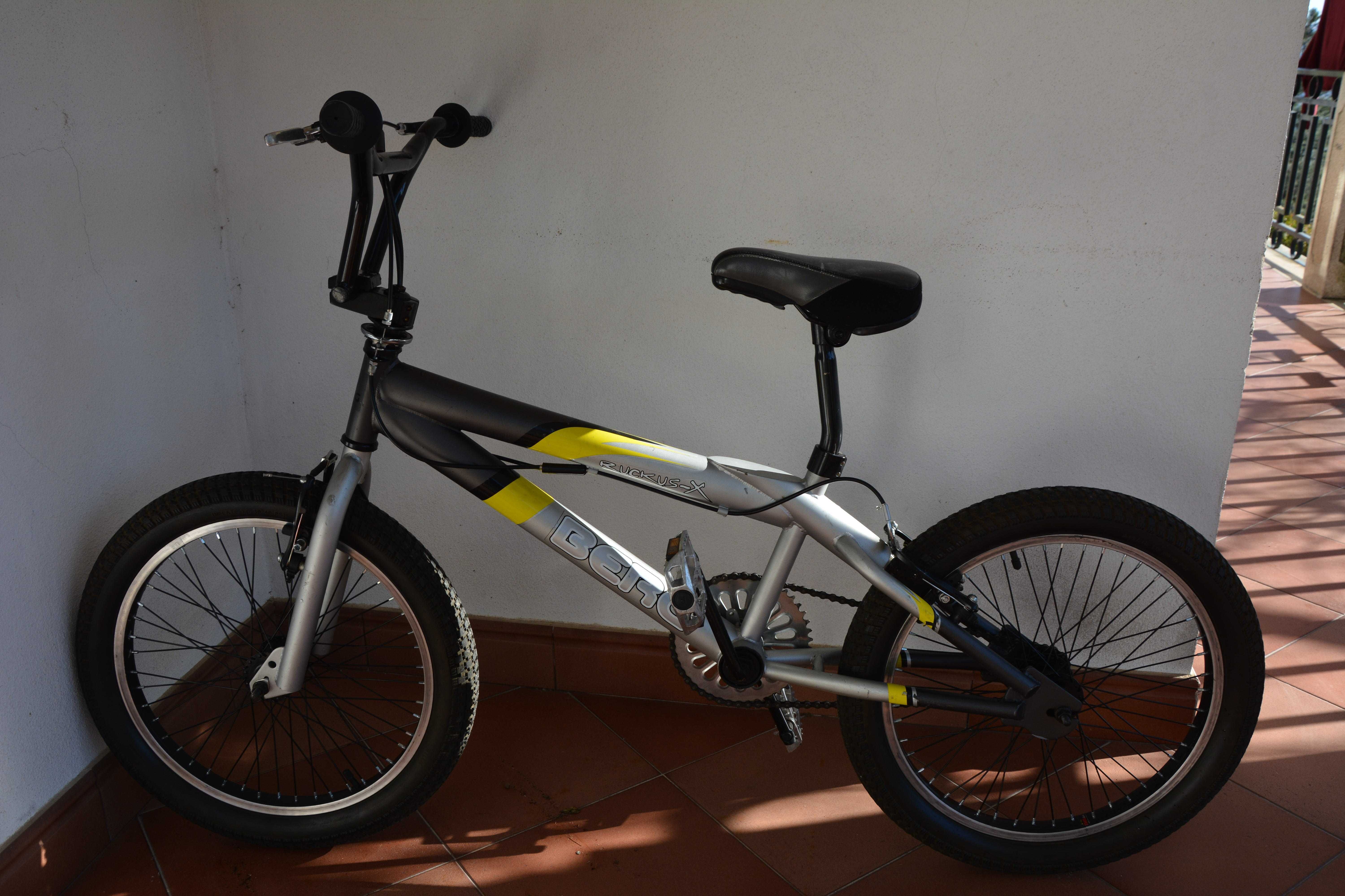 Bicicleta BMX como nova