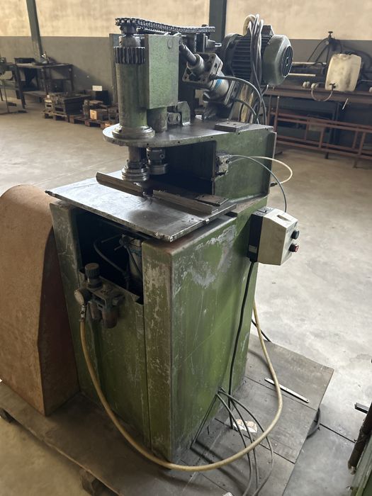 Maquina de rebordar