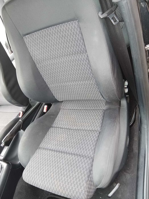 Audi A4 B5 sedan kubełki fotele pompowane lędzwia tapicerki kratki kpl