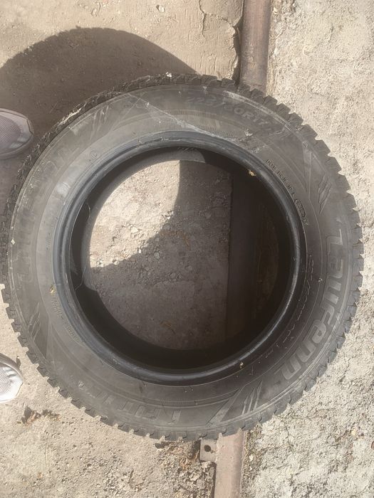 Покришки автомобвльні Laufenn 225/60R17 зима