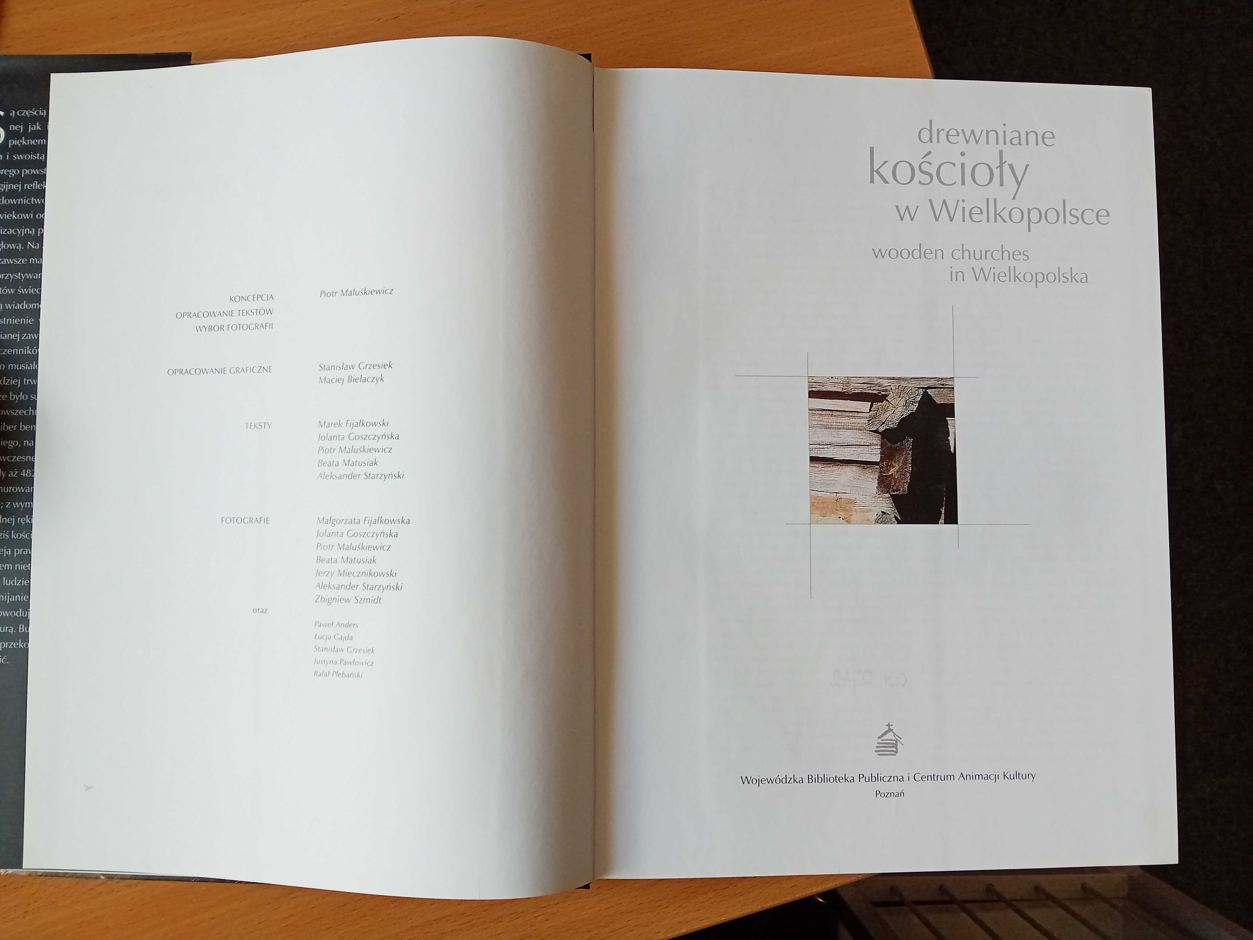 Drewniane kościoły w Wielkopolsce / oprac. Piotr Maluśkiewicz