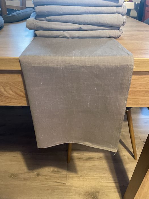 60 serwetek materialowych 46x45 cm  +bieznik