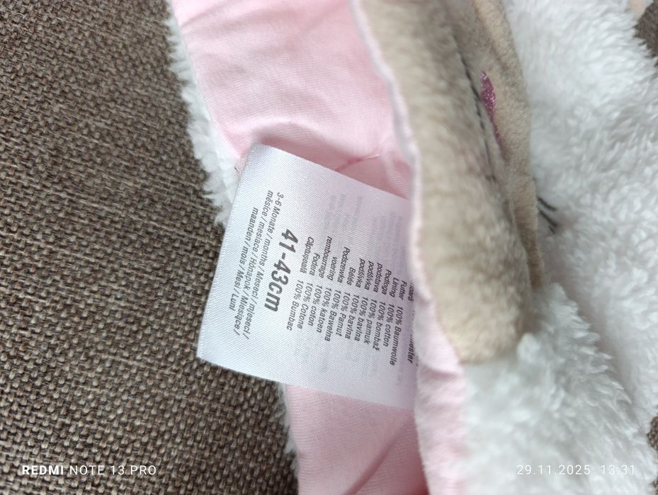 Ciepła czapeczka dla dziewczynki.