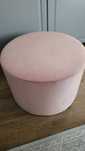 Różowa pufa puf aksamitna Dusty Rose Westwing średnica 60 cm