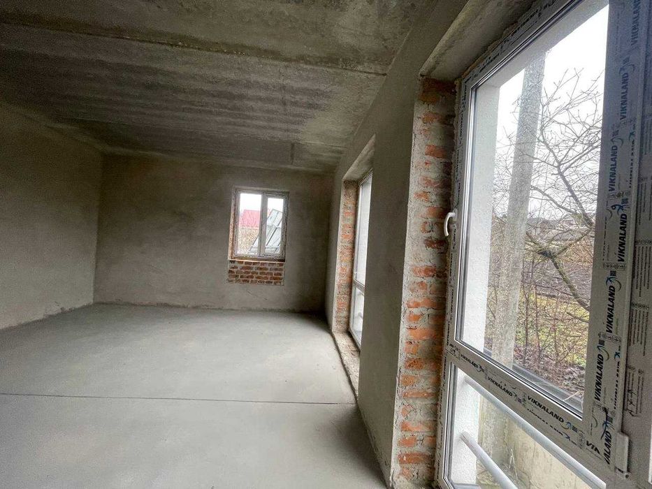 Продаж котеджу біля Подолян,  комунікації підключено