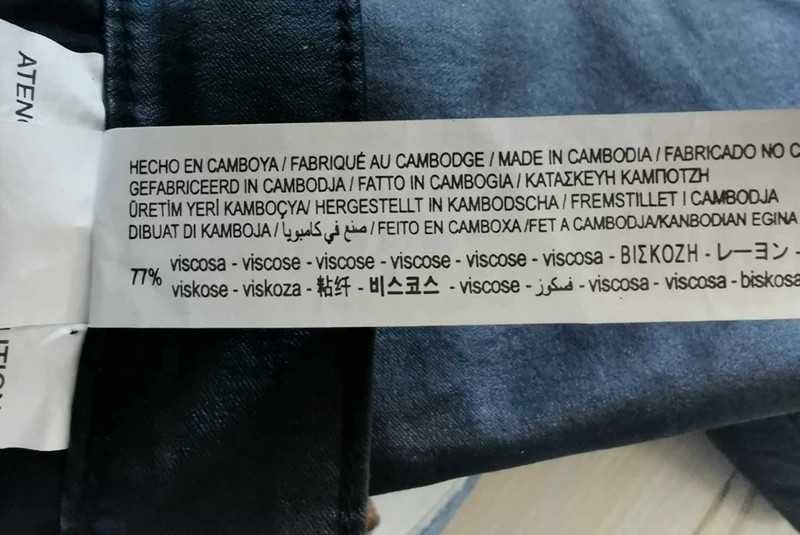 Nowe czarne woskowane spodnie Stradivarius