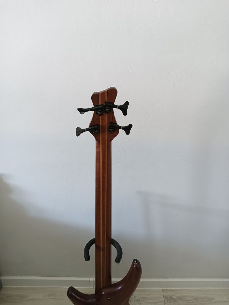 Gitara basowa Langowski