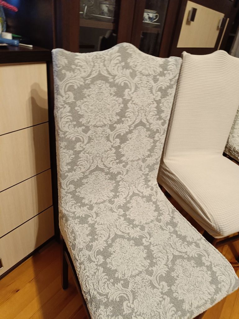 Nowe pokrowce śmietankowe na krzesła na sztuki