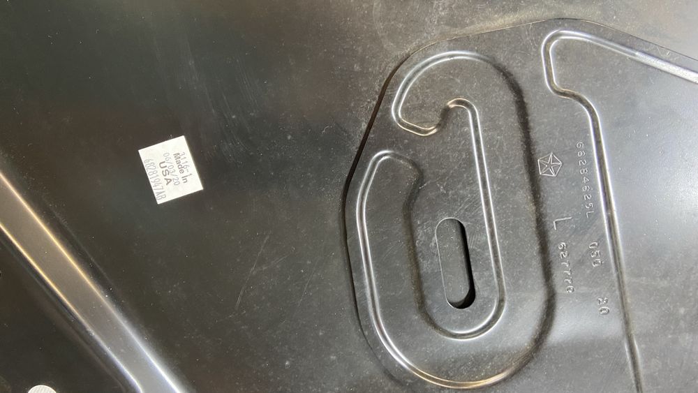 Продам крыло левое джип вранглер