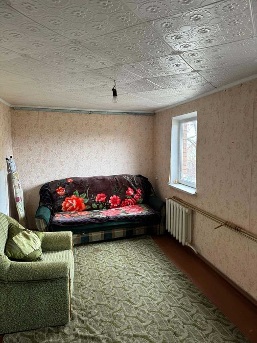 Будинок з комунікаціями та міською пропискою