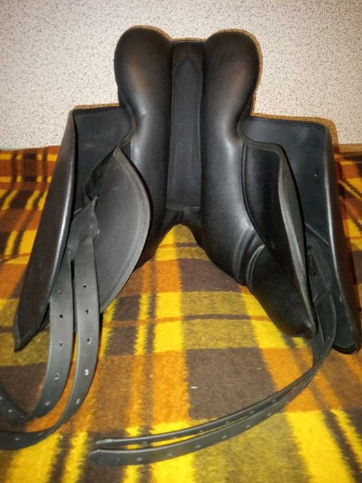 Продам новое седло для лошади