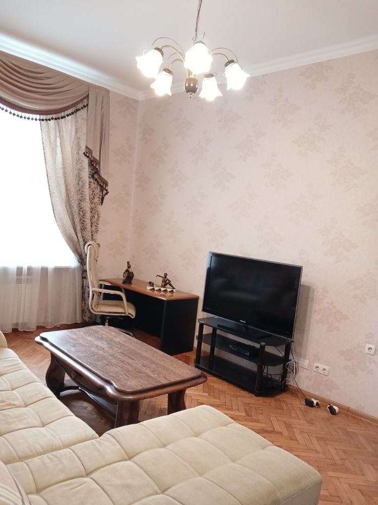 Реальная 3-ка в Центре, Архитектора Бекетова, Гиршмана 17