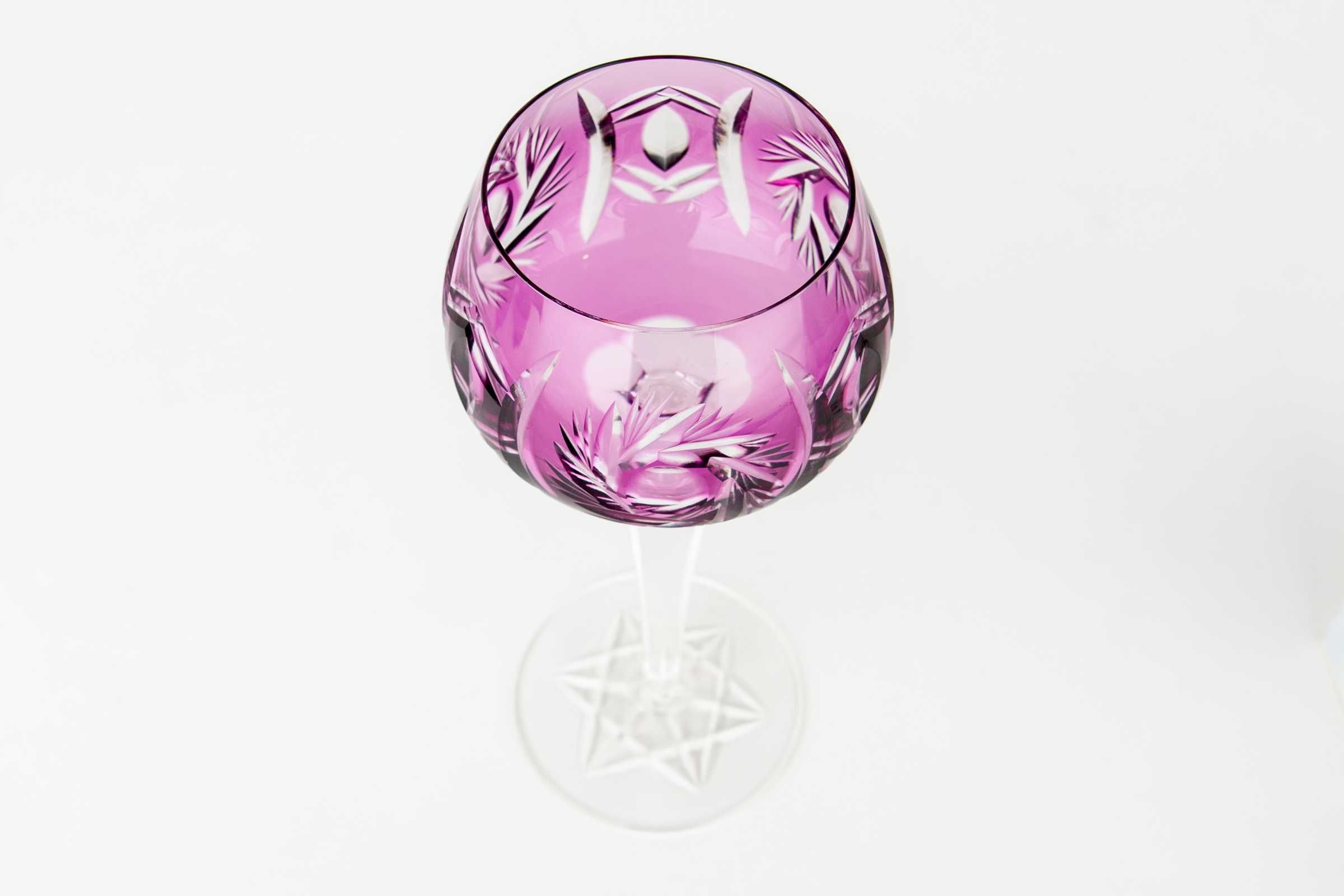 Purpurowy kryształowy kieliszek remer  Baccarat Val Saint Lambert?