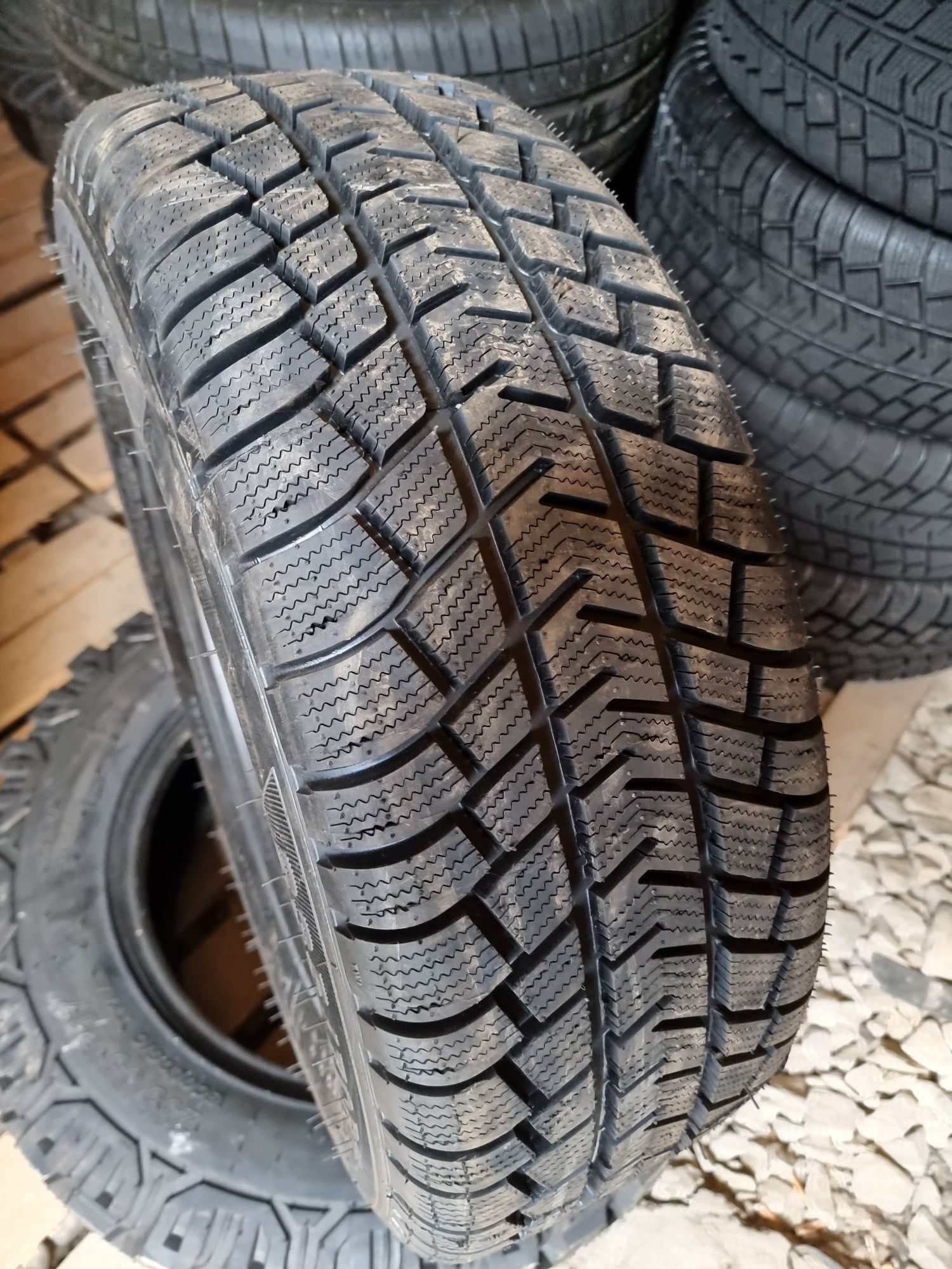 Opony bieżnikowane 235/70 R16 Winter 4x4