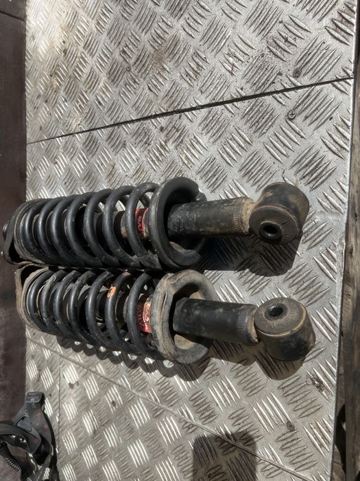 Задние стойки в сборе Mitsubishi Outlander 2005 аутлендер