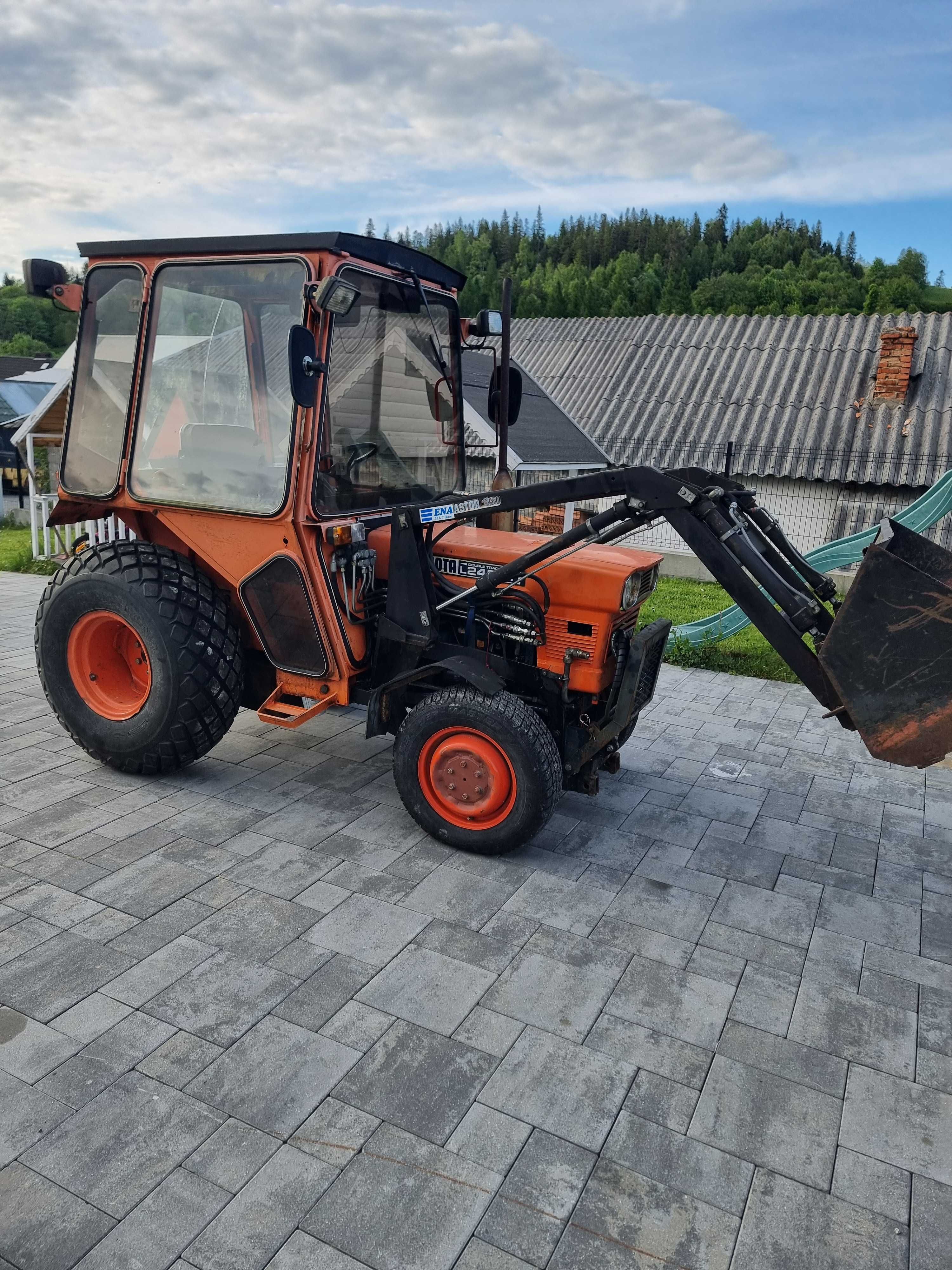 Kubota l245DT z ladowaczem i plugiem