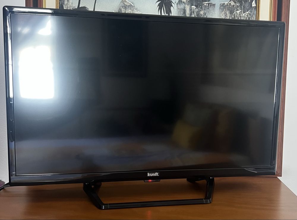 Smart TV KUNFT - 24” LED | HDR10 | Dolby Audio | Netflix & YouTube