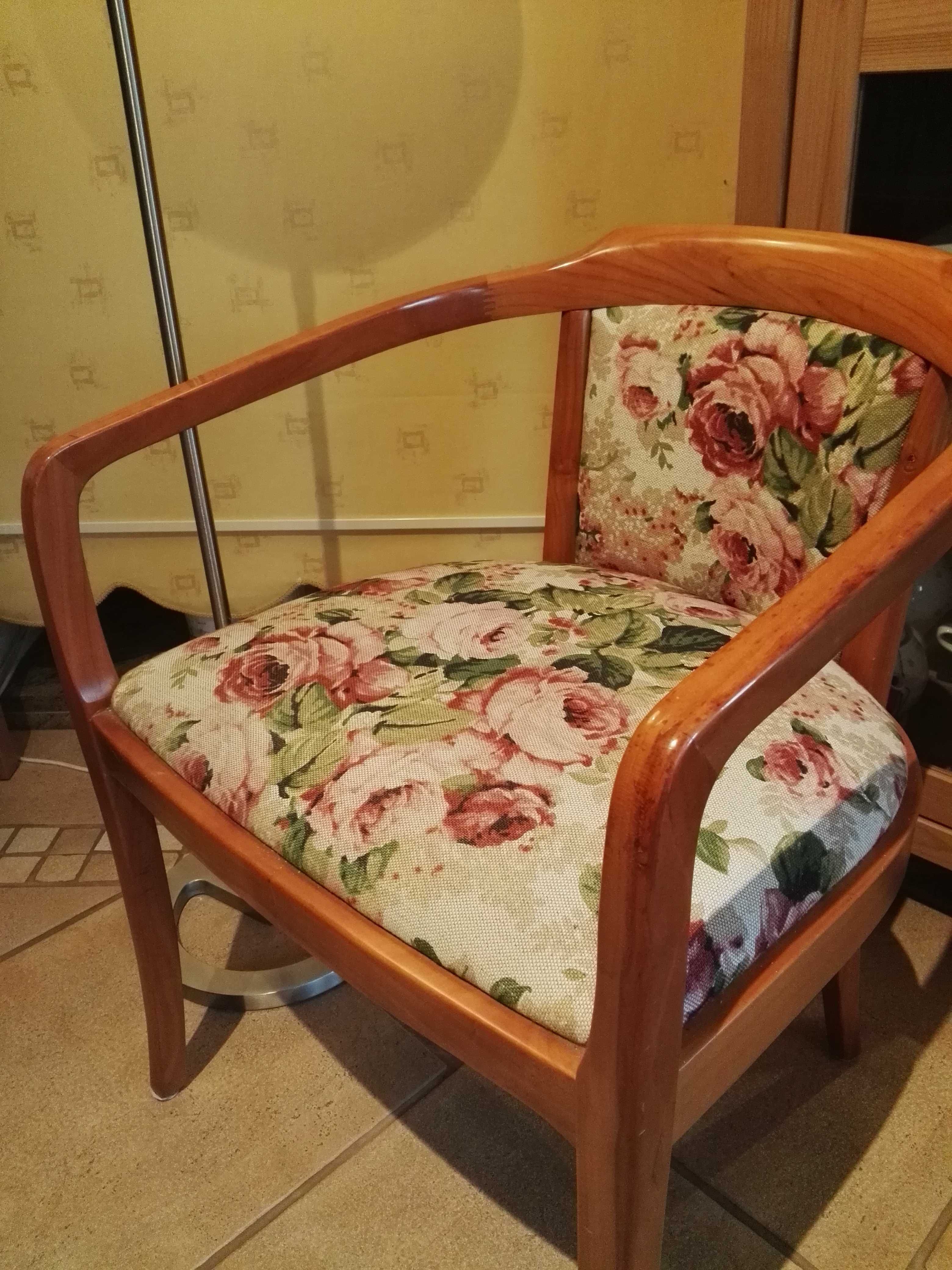 Krzesło z podłokietnikami w kwiaty lite drewno vintage
