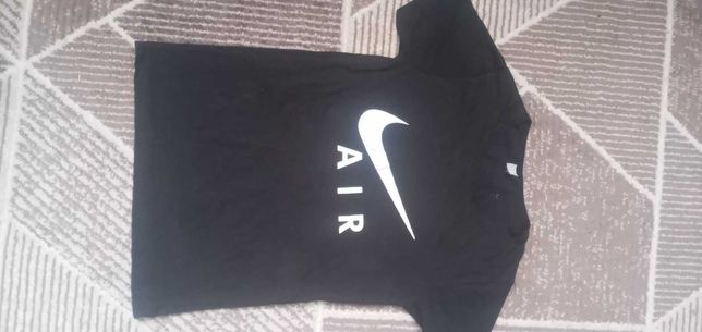 Продам футболку Nike