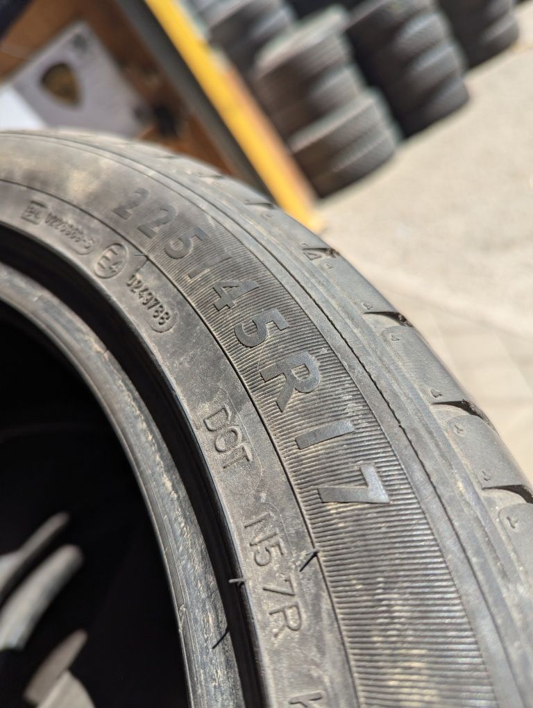 225/45R17 Dunlop