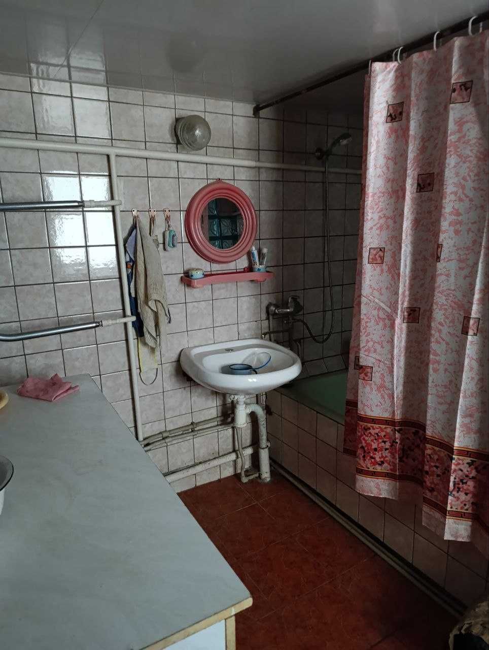 Продається приватний будинок із земельною ділянкою 0,25 га