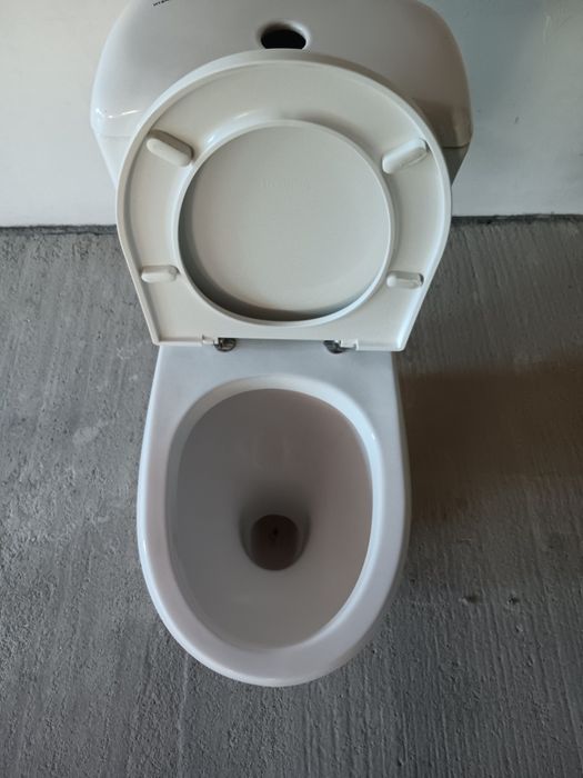 Muszla ze spłuczką i sedesem