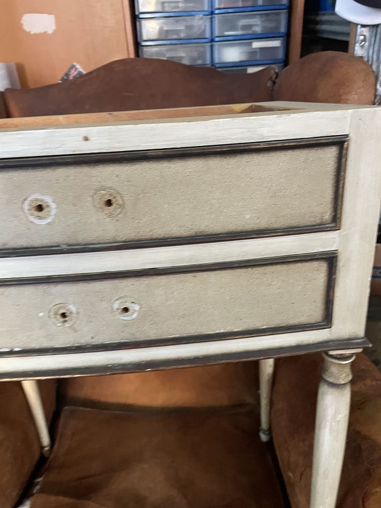 Mesa de cabeceira para restaurar