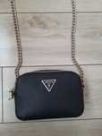 Czarna torebka Guess
