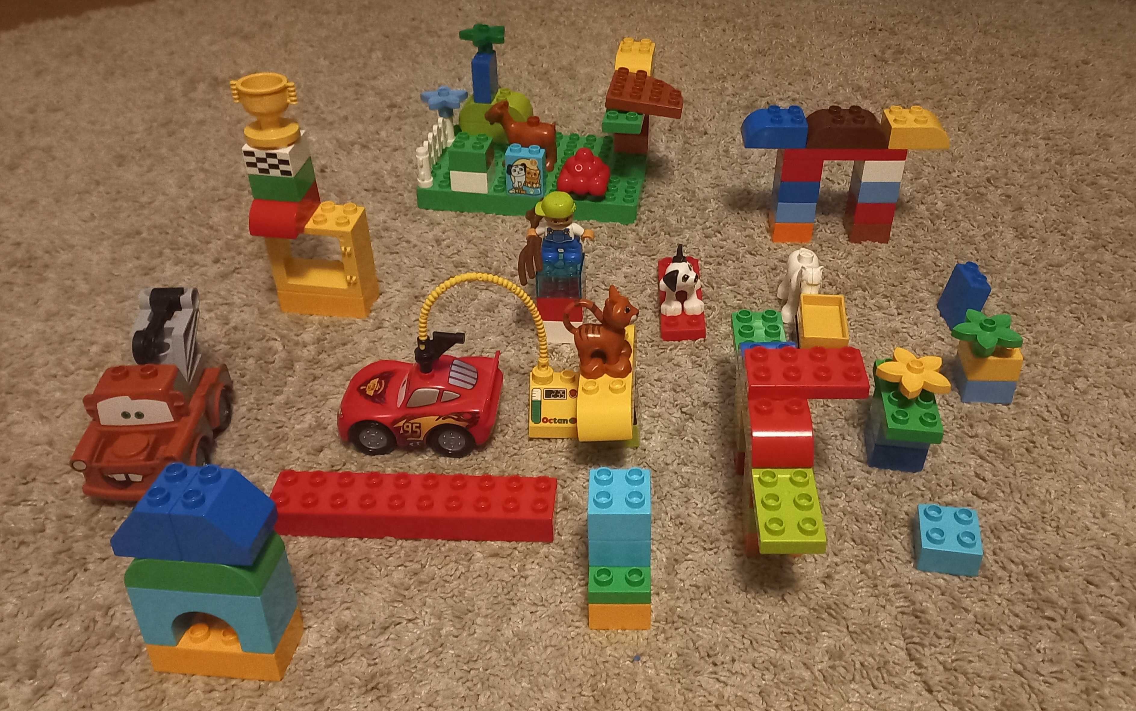 Kilka zestawów LEGO DUPLO (zygzak mcqueen + farma i zwierzęta)